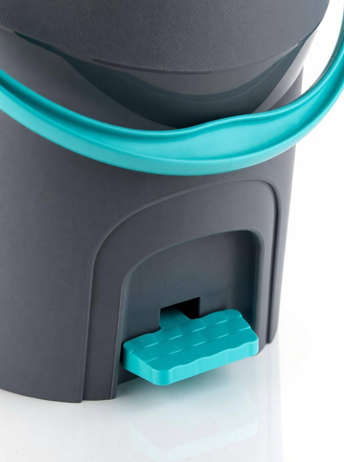 ELINOR Grey Pedal Plastic Dustbin - Image 4