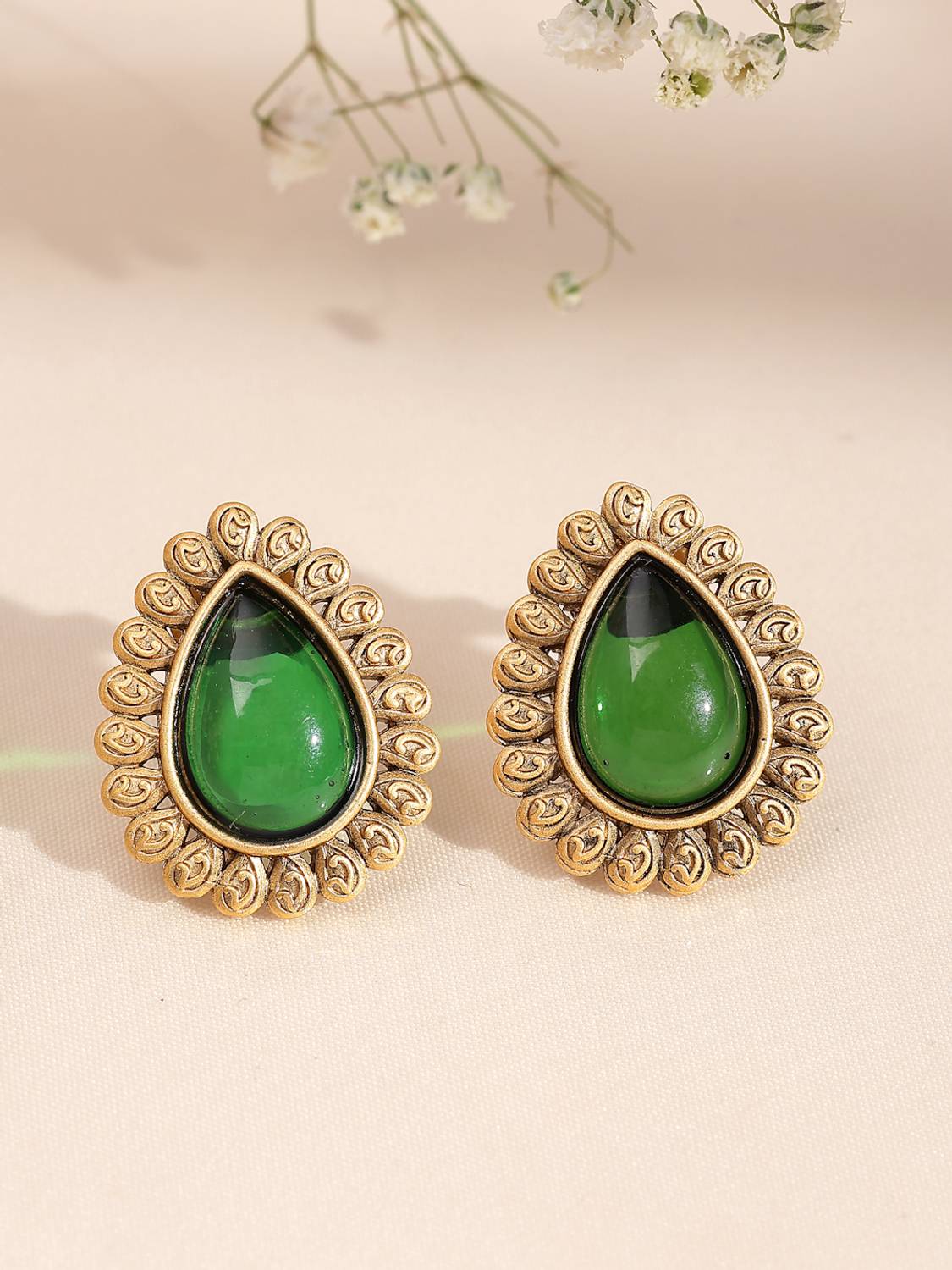 Adiva ADIVA Antique Gold-Plated Green Onyx Stone with Intricate Floral Design Edges Brass Stud Earring