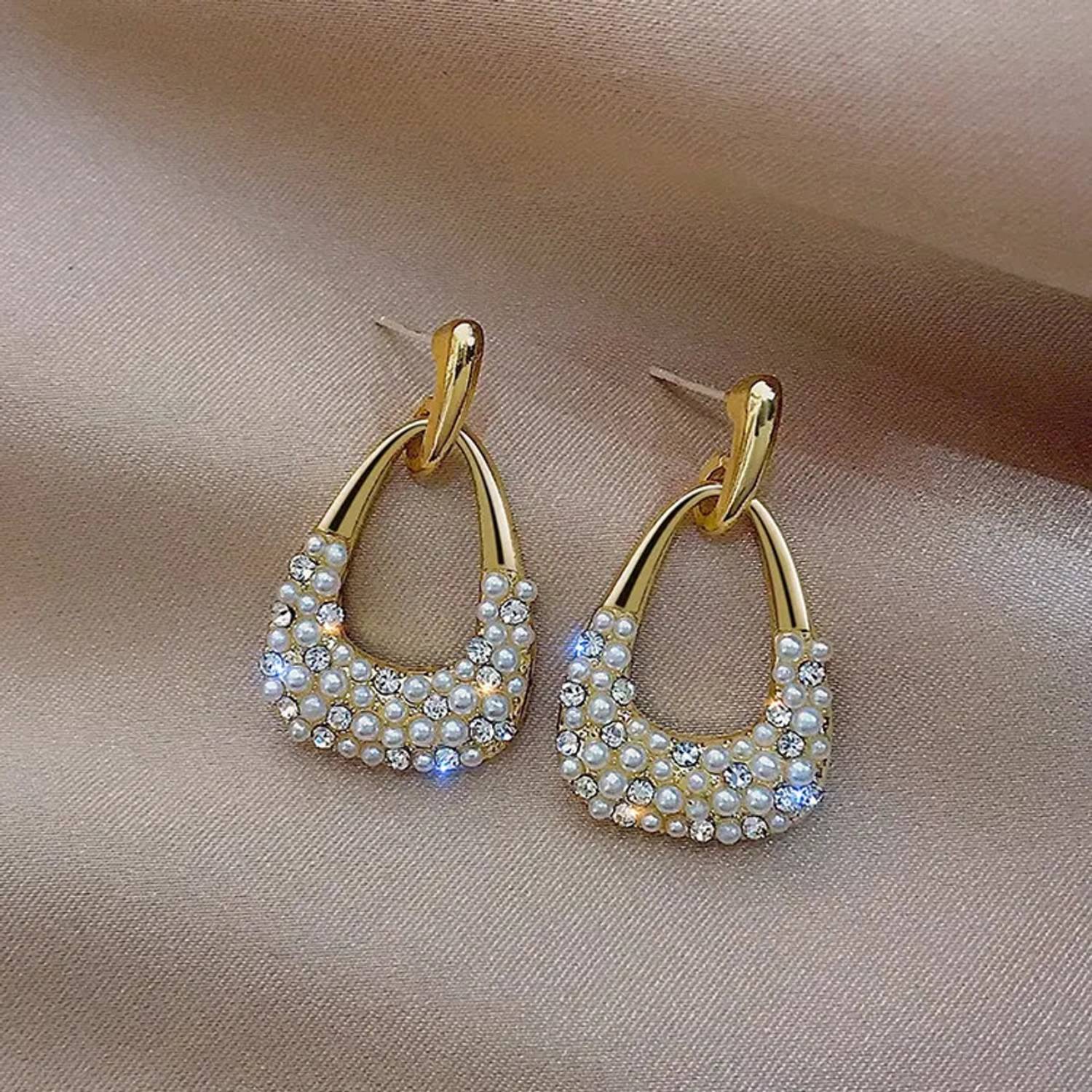 FashionAmora new geometric pearl earrings women's simple temperament high-end earrings Alloy Earring Set