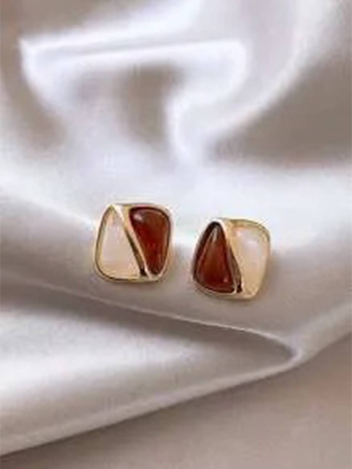 beyter Addison Acrylic Sqaure Gold-Plated Square Studs Stainless Steel Stud Earring