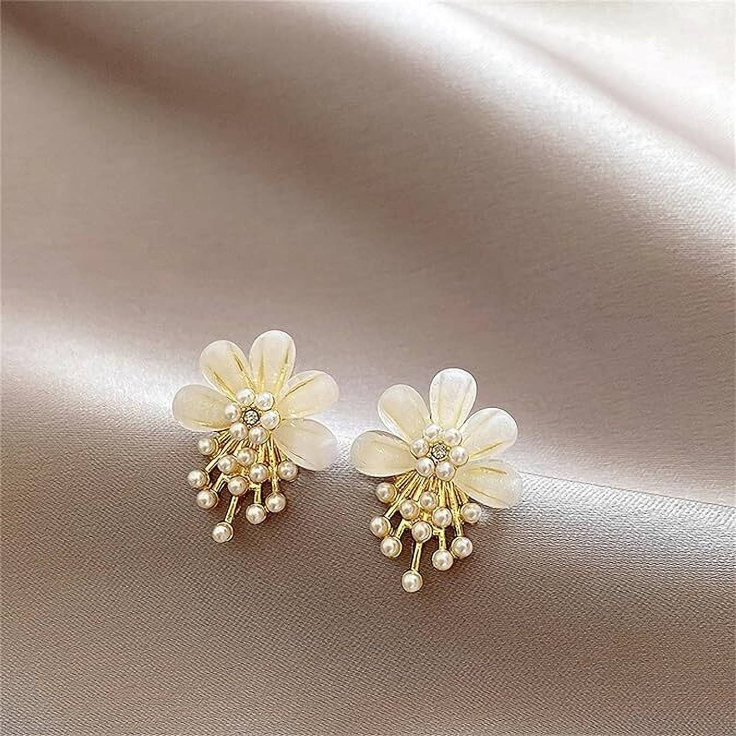 ARyee gold plated ear stud with flawless pearl Korean Western Stud Earring Girls_ASQ45 Metal Stud Earring