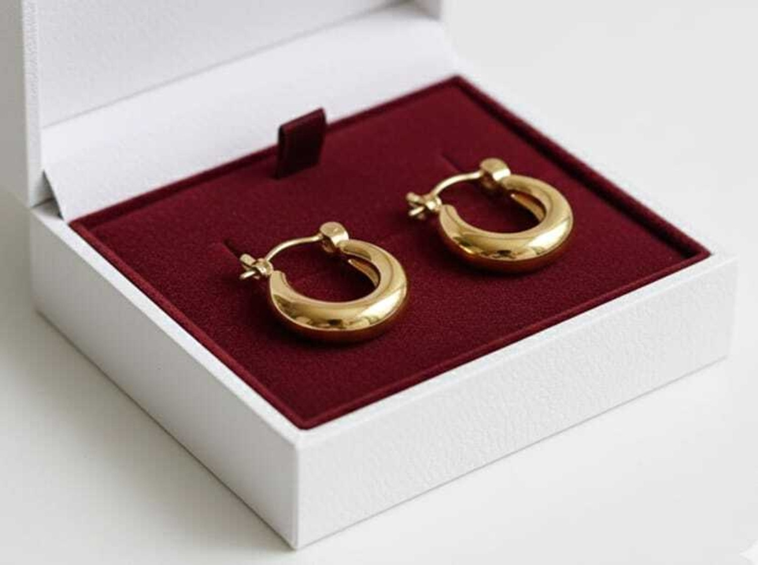 Image of JBGSHOP Women Gold Plated Classic Hoop Earrings with Secure Lock Alloy Hoop Earring