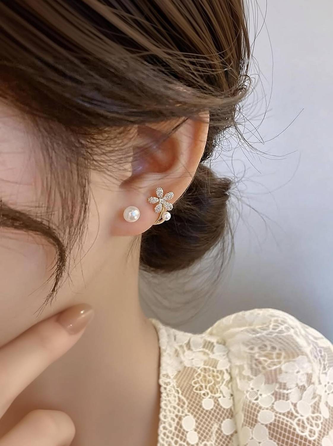 alinora jewels Elegant Flower Pearl Gold-Plated Stud Earrings for Women & Girls Cubic Zirconia Alloy Stud Earring