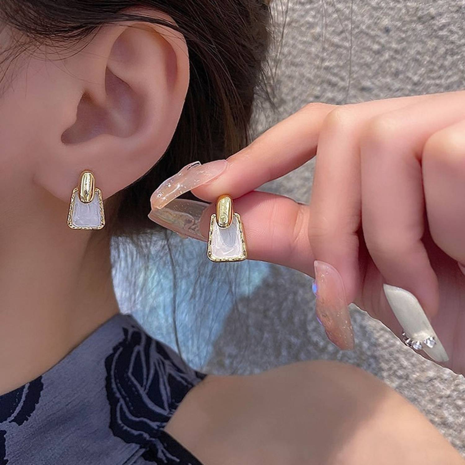 BlueShine Korean Stud Earring Beautiful Shinny for Women & Girls Casual Office & Party Cubic Zirconia Alloy Stud Earring
