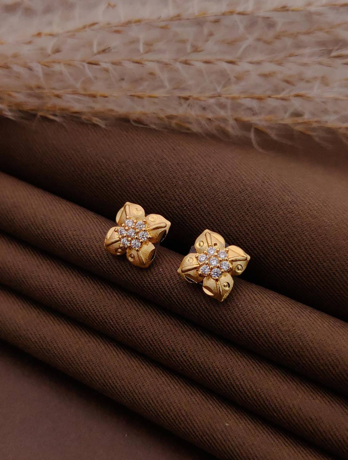 bhanu diam Bestseller Earrings Diamond Brass Stud Earring