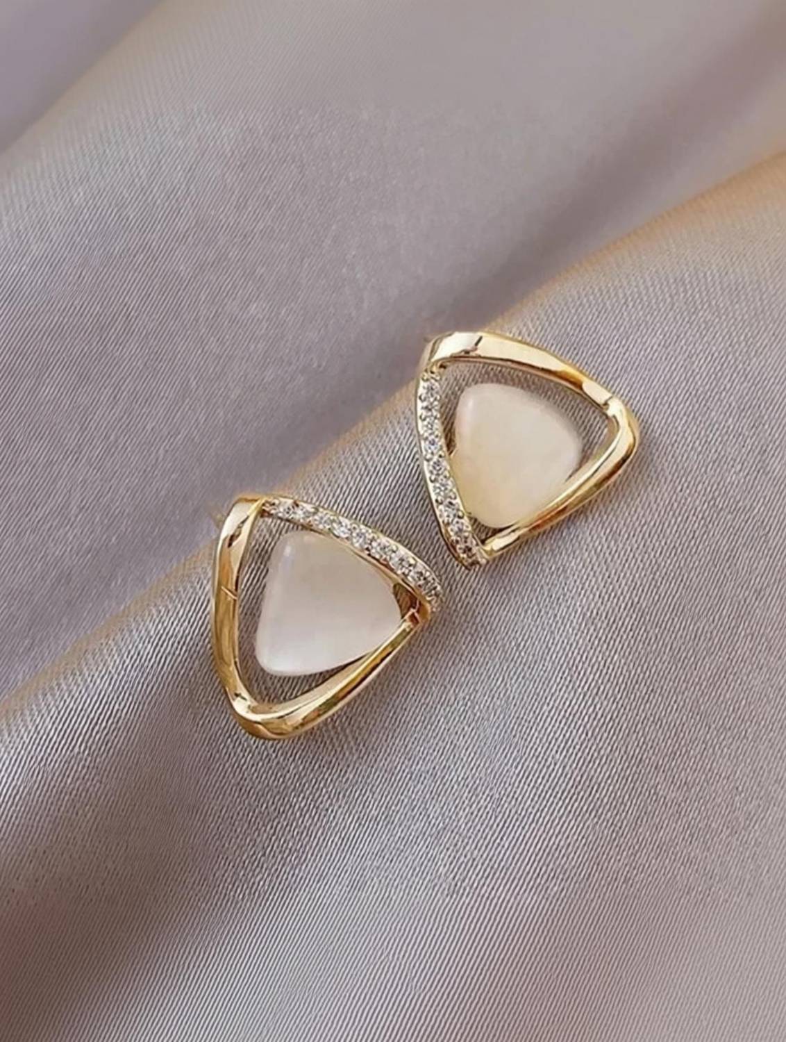 BlueShine Korean Stud Earring Beautiful Monalisa triangle for Women & Girls Office & Party Cubic Zirconia Alloy Stud Earring