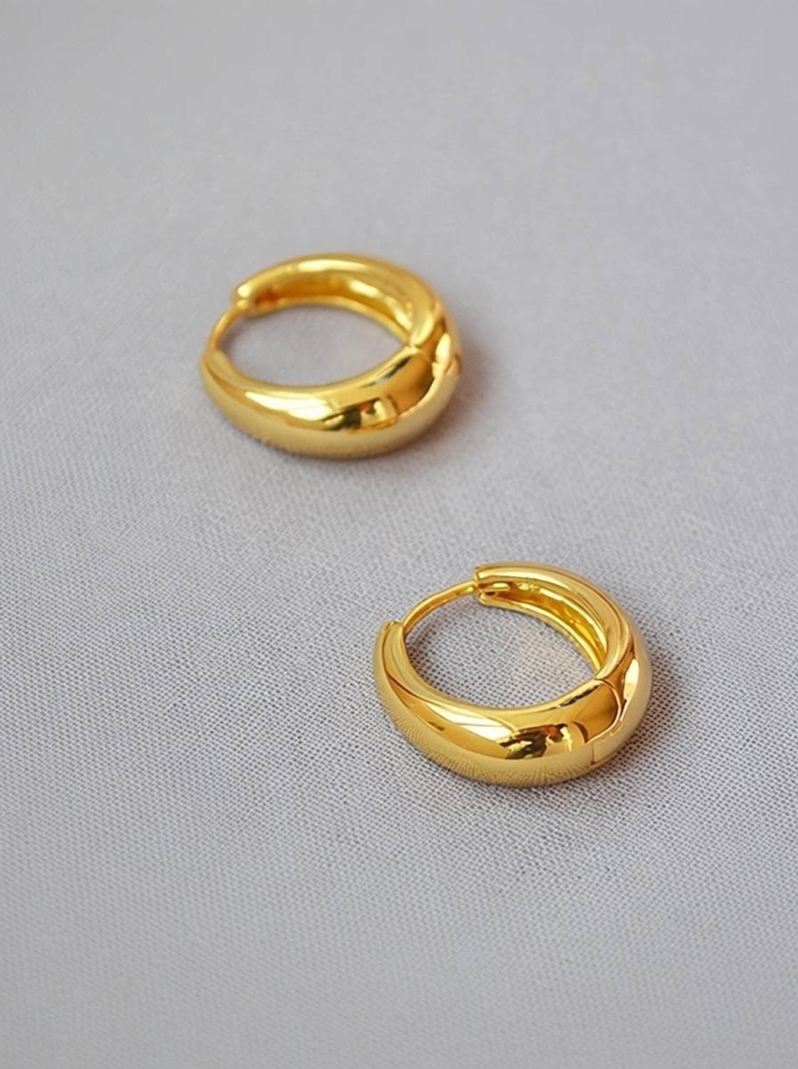 Aksha Collection Aksha Collection Gold plated hoop earring 0 Alloy, Brass Hoop Earring