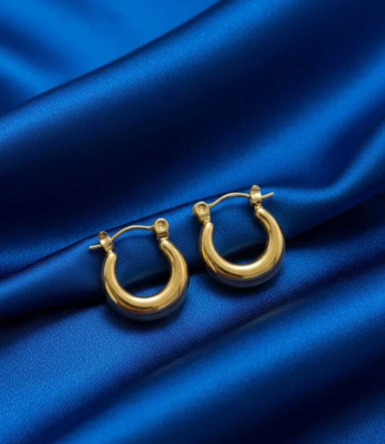 Image of JBGSHOP Women Gold Plated Classic Hoop Earrings with Secure Lock Alloy Hoop Earring