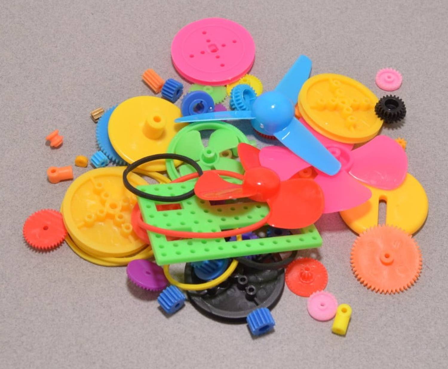 GLEAVI 50-Pack Plastic Pulley Wheels – Mute DIY Pulley For RC Cars, Models & Automotive Projects
