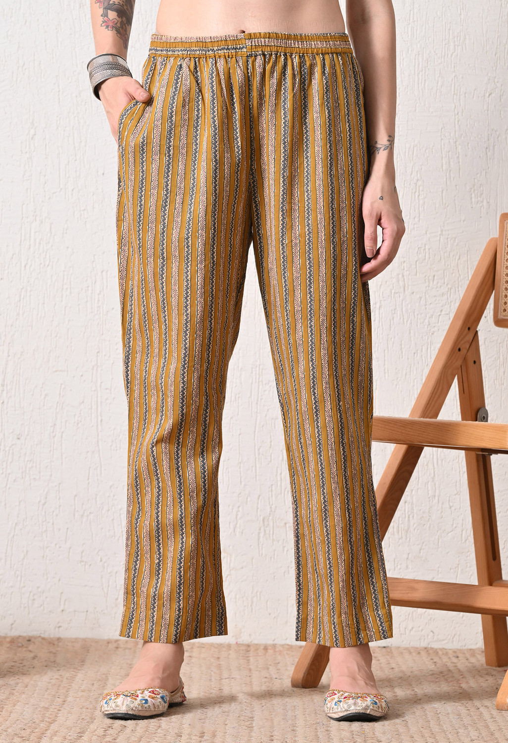 Image of AVYCO Women Kurta Pant Dupatta Set
