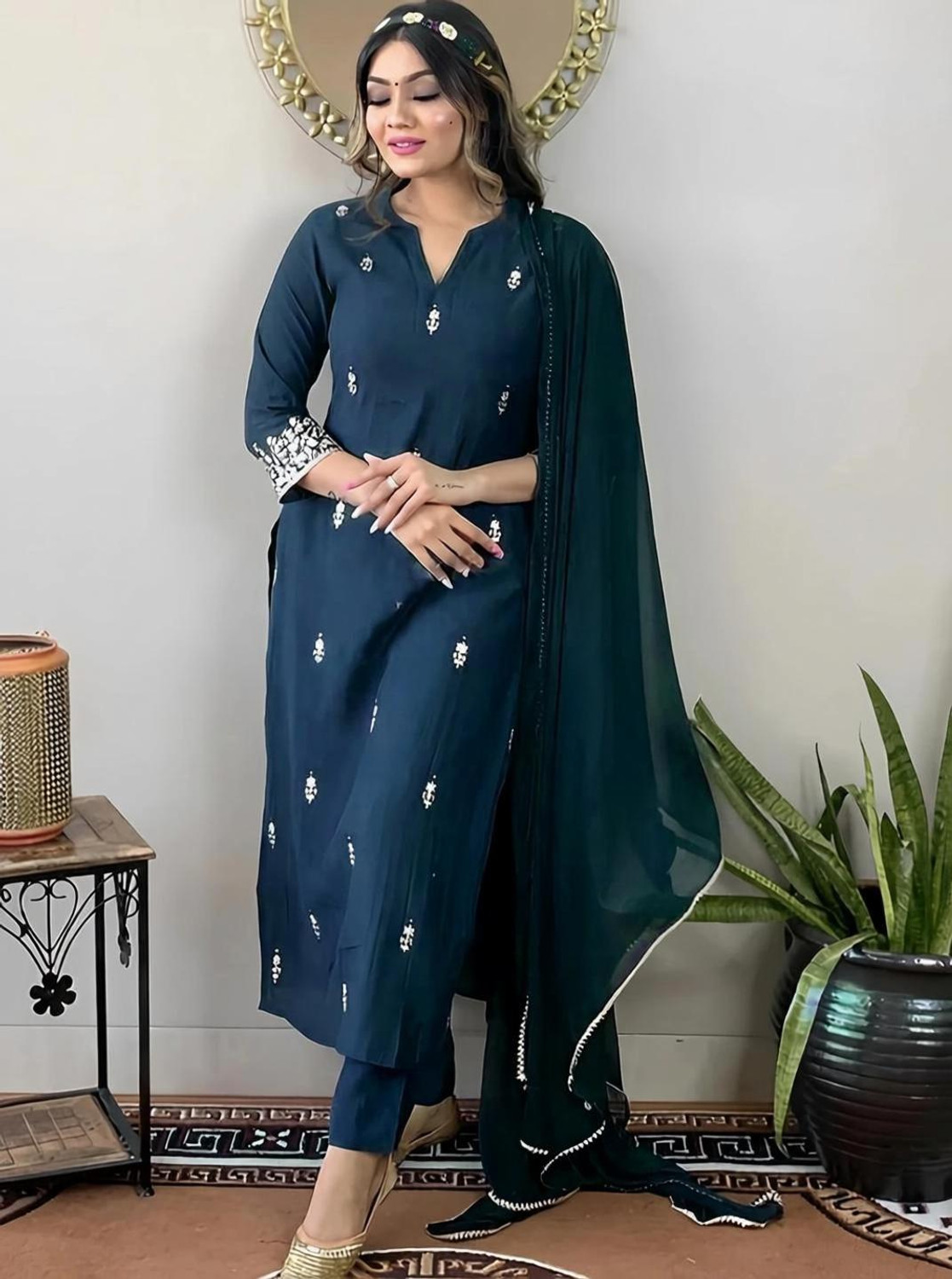 Image of pinfit Women Kurta Pant Dupatta Set