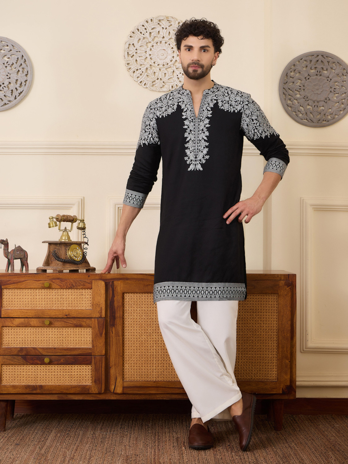 Image of House of Pataudi Men Kurta Pyjama Set