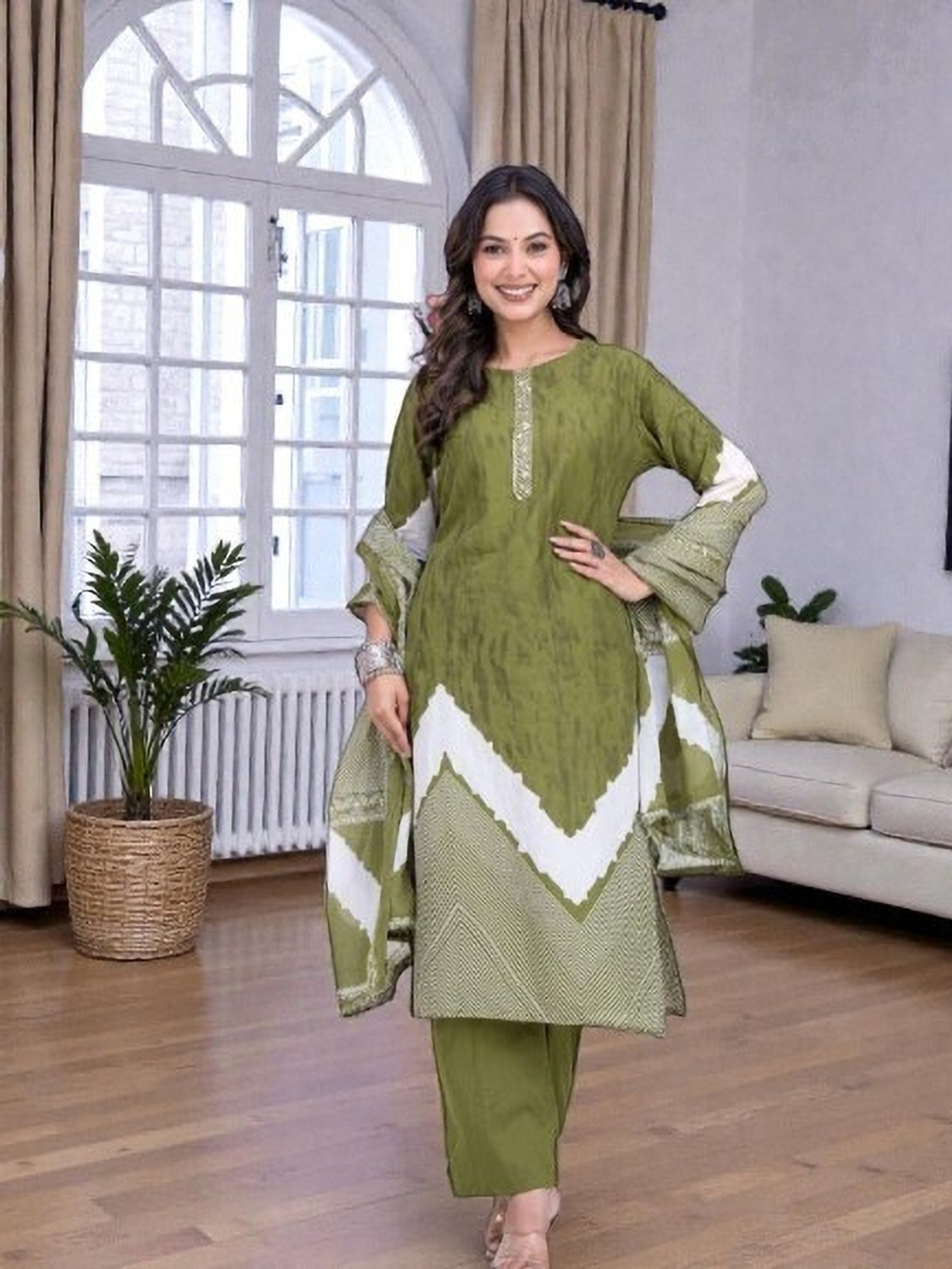 Image of HARROZ Women Kurta Pant Dupatta Set
