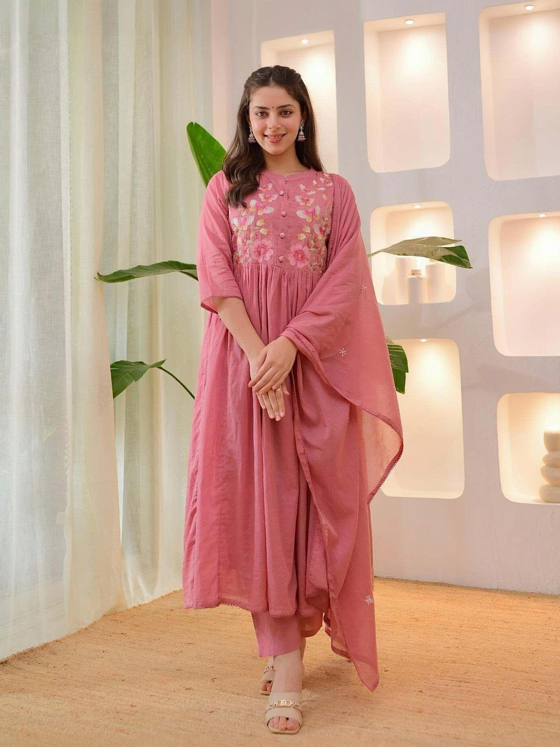 G Bluxe Women Kurta Pant Dupatta Set
