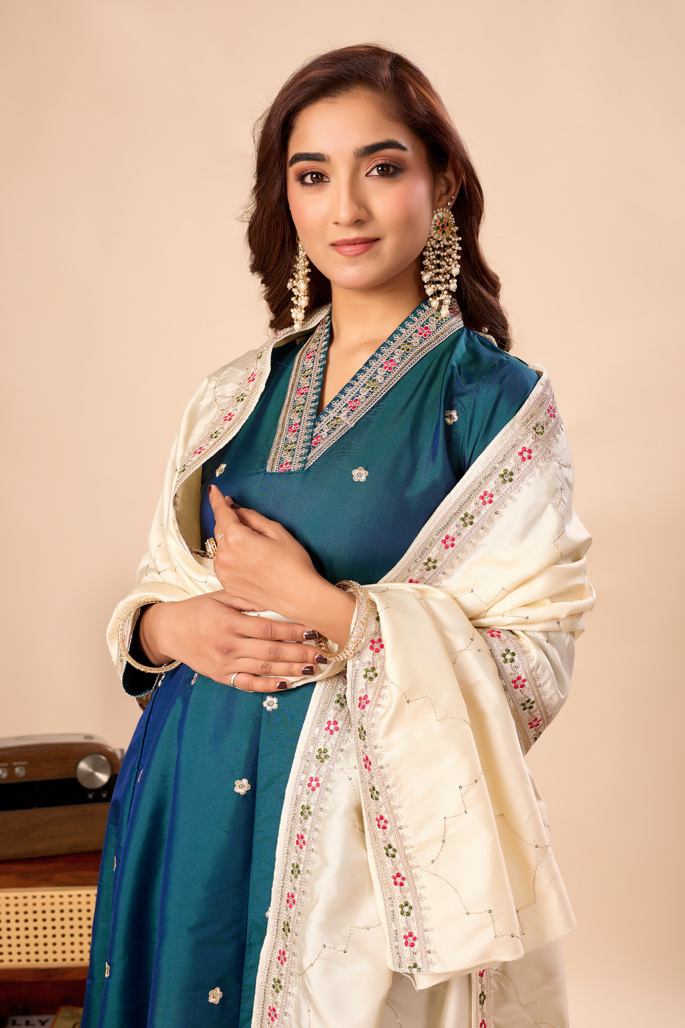 Image of AYUKTA INTERNATIONAL Women Kurta Pant Dupatta Set
