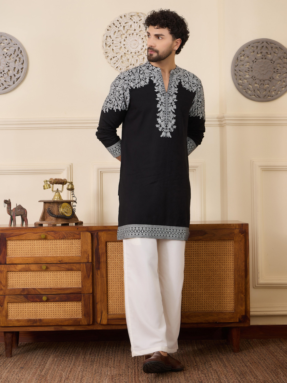 Image of House of Pataudi Men Kurta Pyjama Set