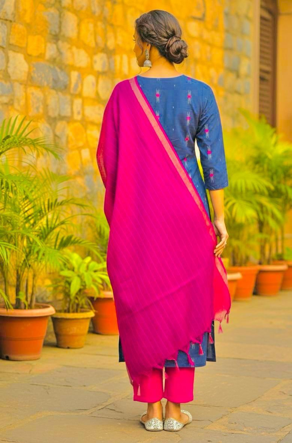 Image of HADIA ATTIRE Women Kurti Pant Dupatta Set