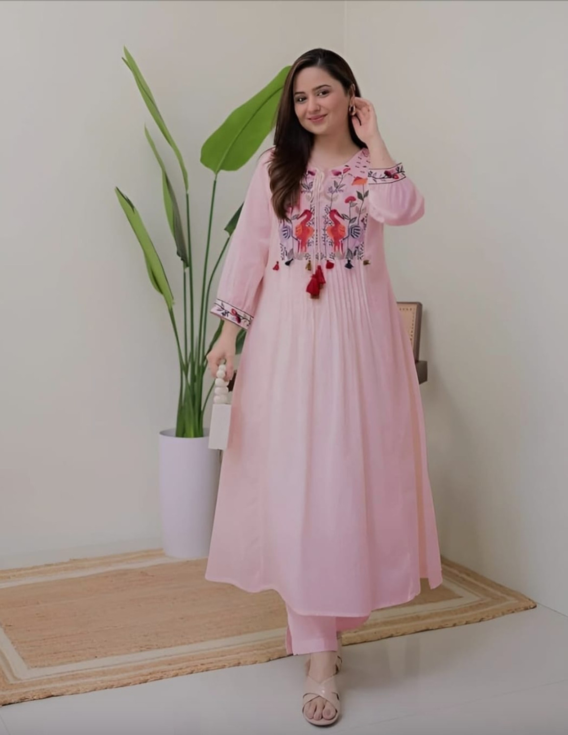 Image of NAKSHKURTIS Women Kurta Pant Set
