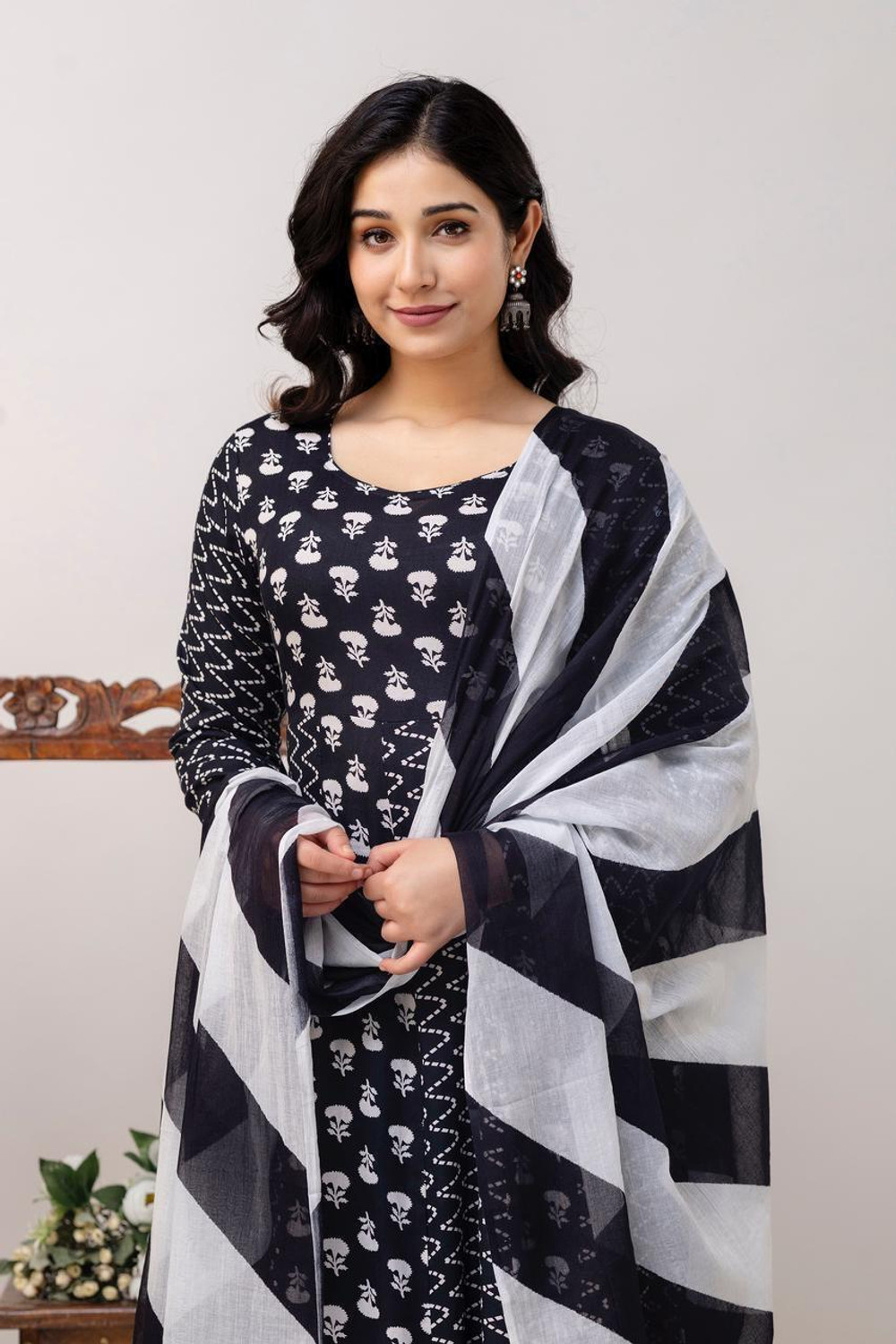 Image of NISAFASHION Women Kurta Dupatta Set