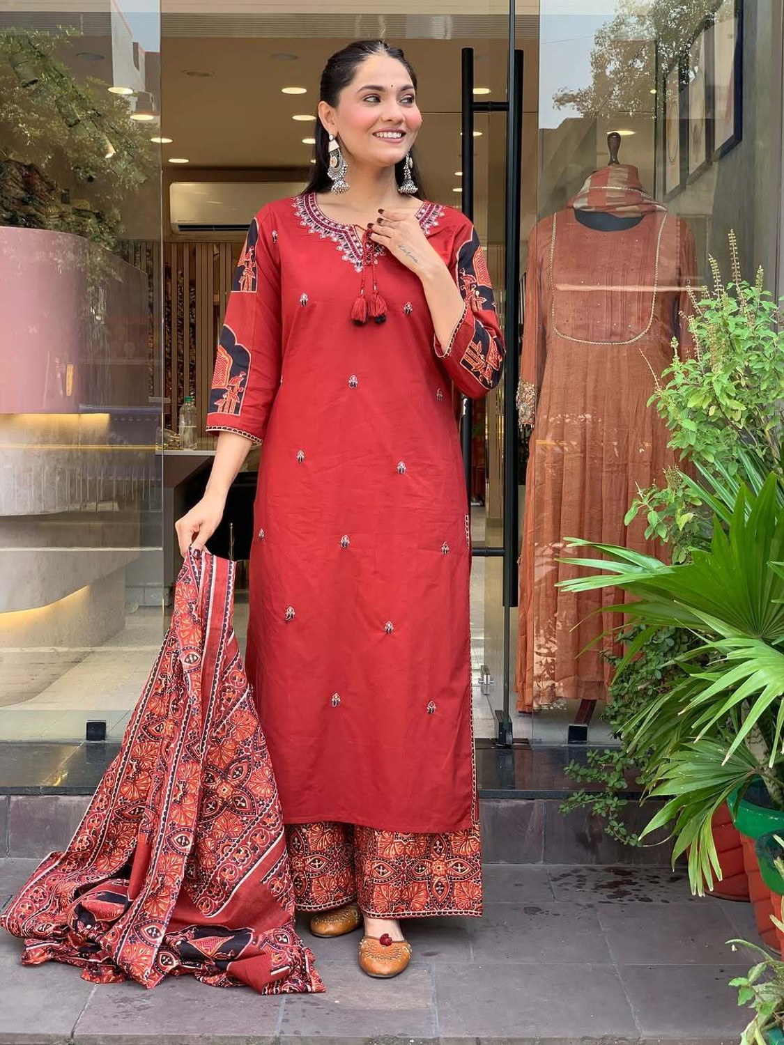 Image of HOUSE OF CLOTHES Women Kurta Pant Dupatta Set