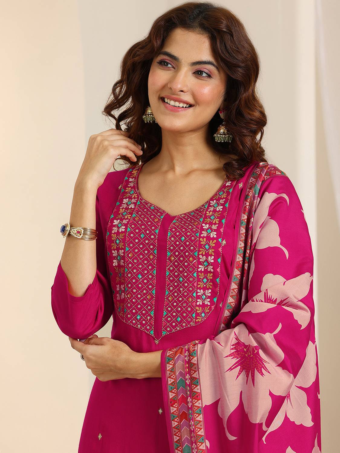 LIBAS Women Kurta Pant Dupatta Set - Image 5