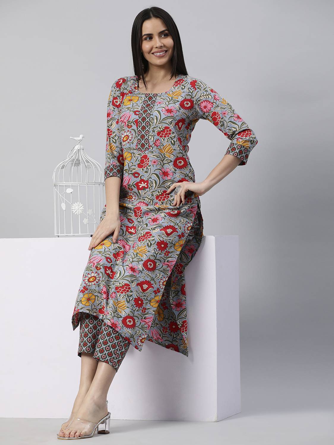 Gosriki Women Kurti Pant Set