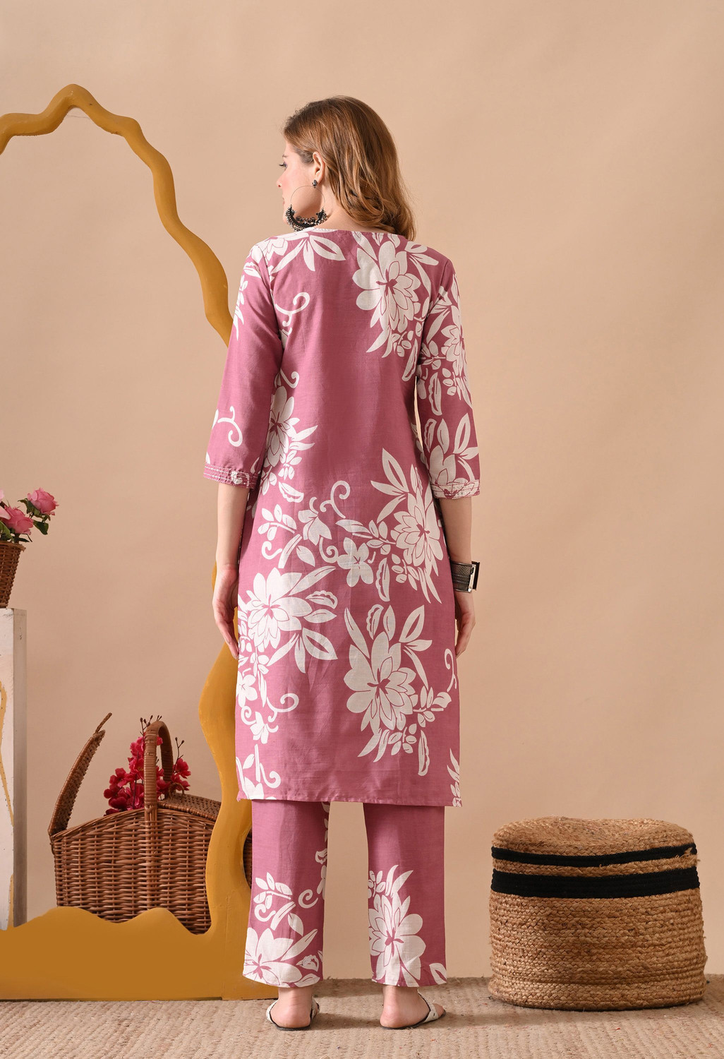 Image of KKOUTFITS Women Kurta Pant Set