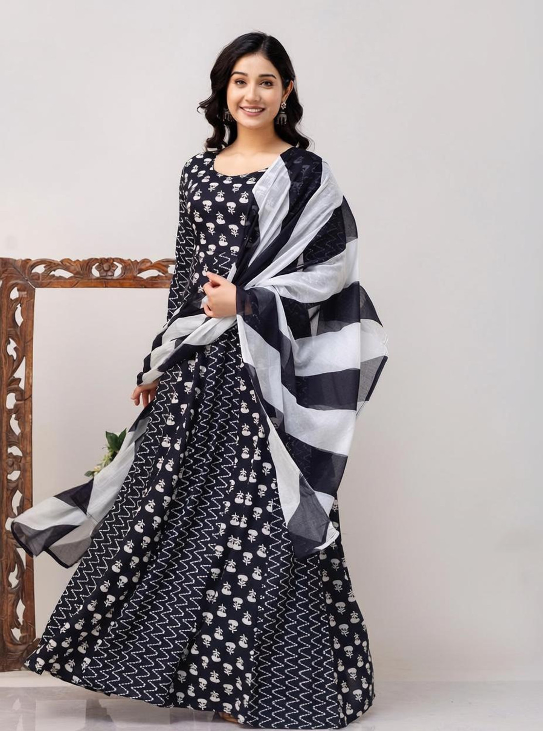Image of NISAFASHION Women Kurta Dupatta Set