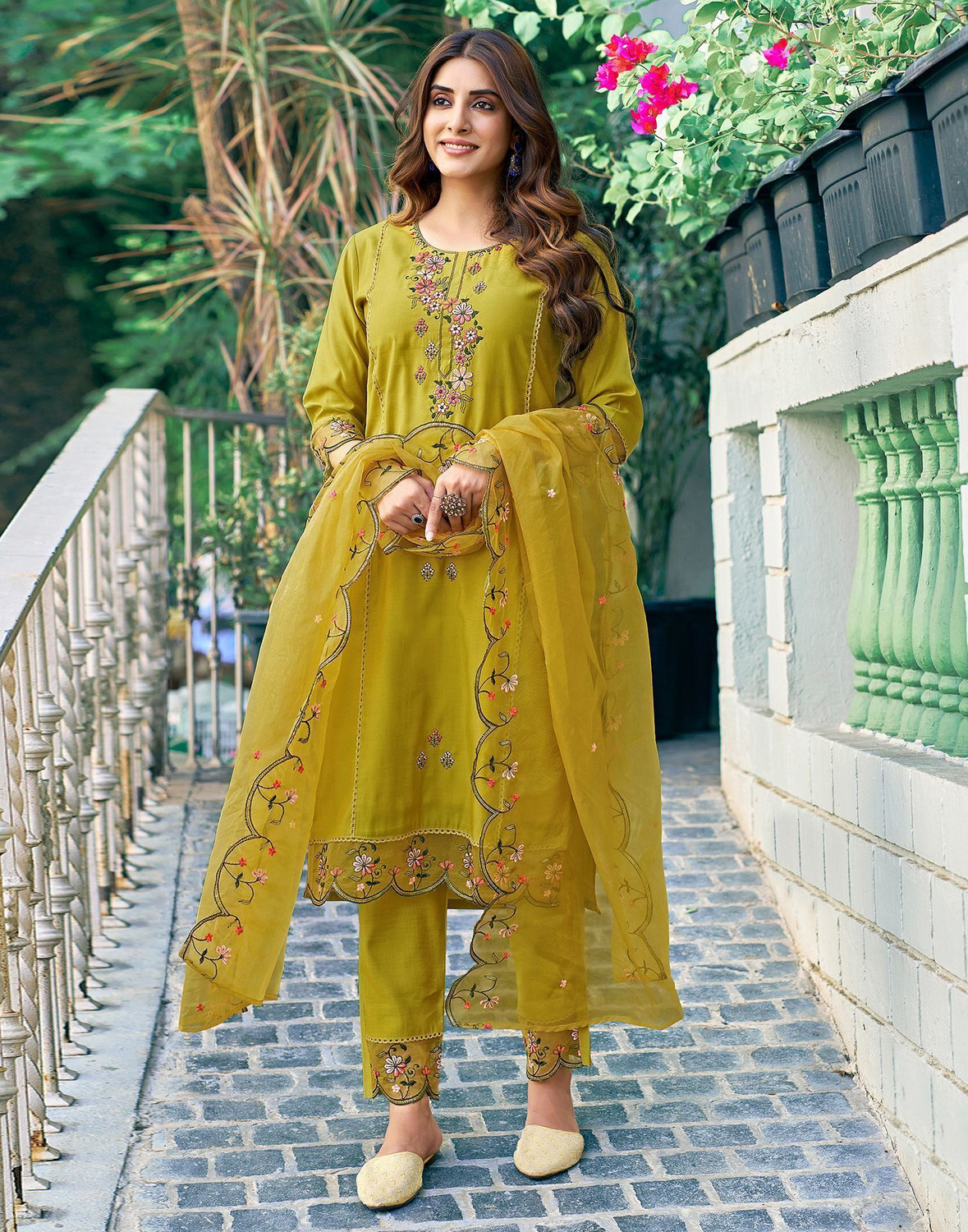 Image of Skylee Women Kurta Pant Dupatta Set