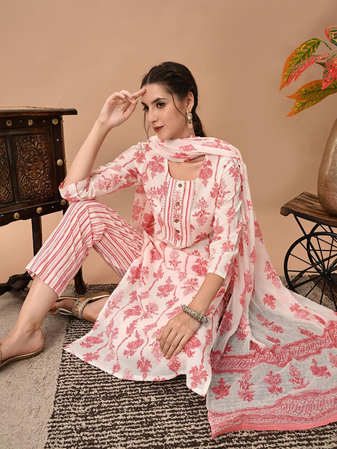 Image of Divastri Women Kurta Pant Dupatta Set