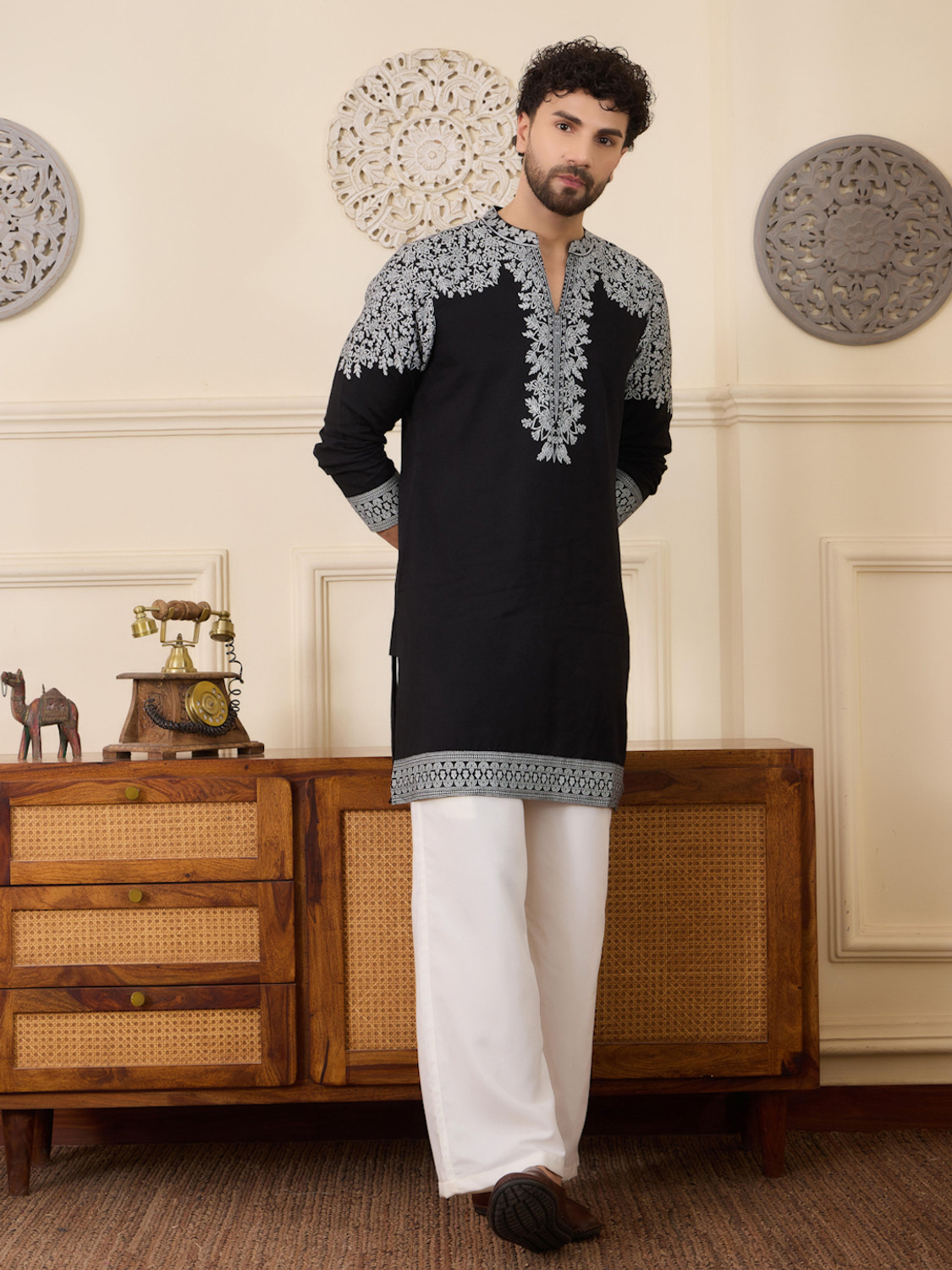 Image of House of Pataudi Men Kurta Pyjama Set