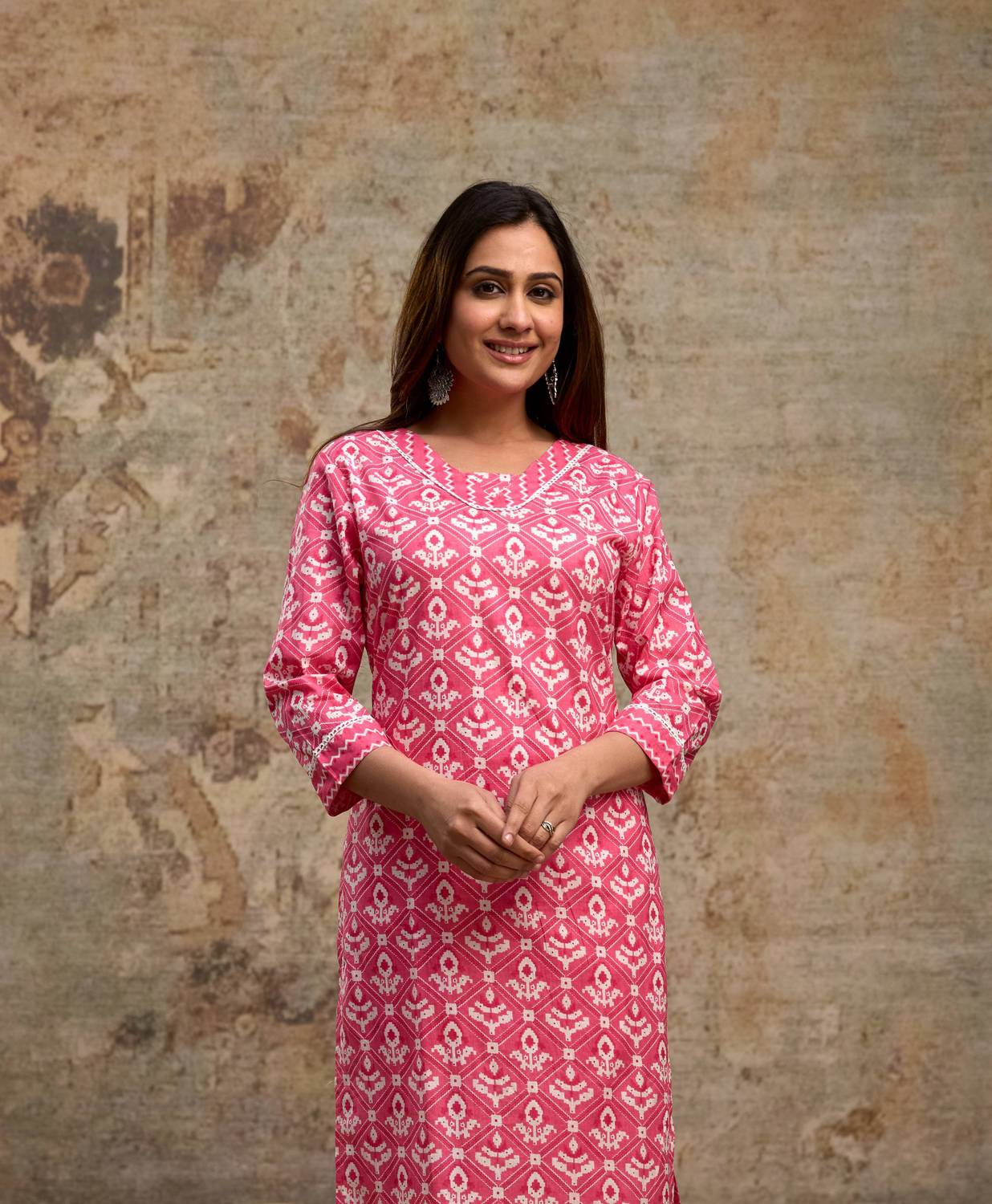 Angvarnika Women Kurti Pant Set