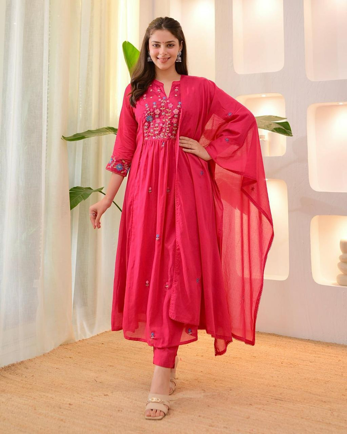 Image of INAYATFASHION Women Kurta Pant Dupatta Set
