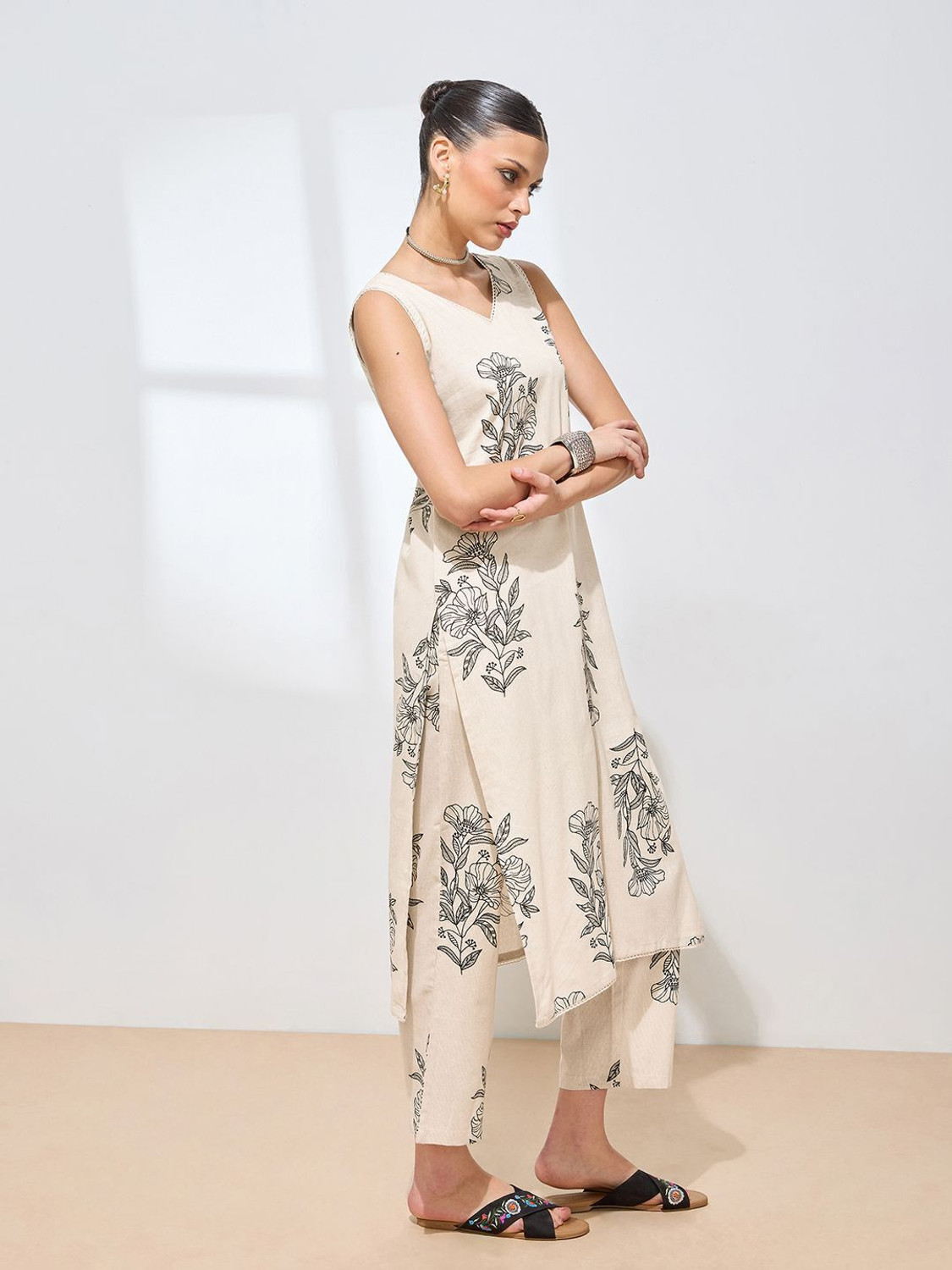Image of Saanjh Women Kurta Pant Set