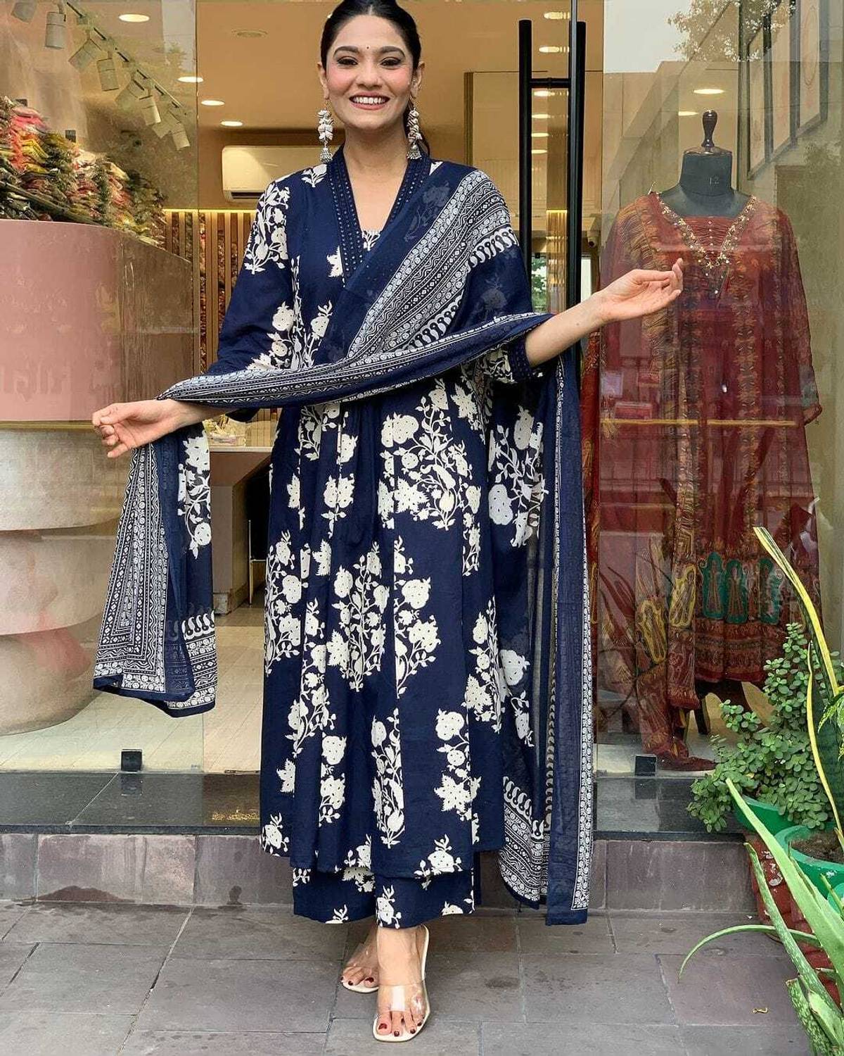 Aainacreation Printed Kurta, Trouser/Pant & Dupatta Set