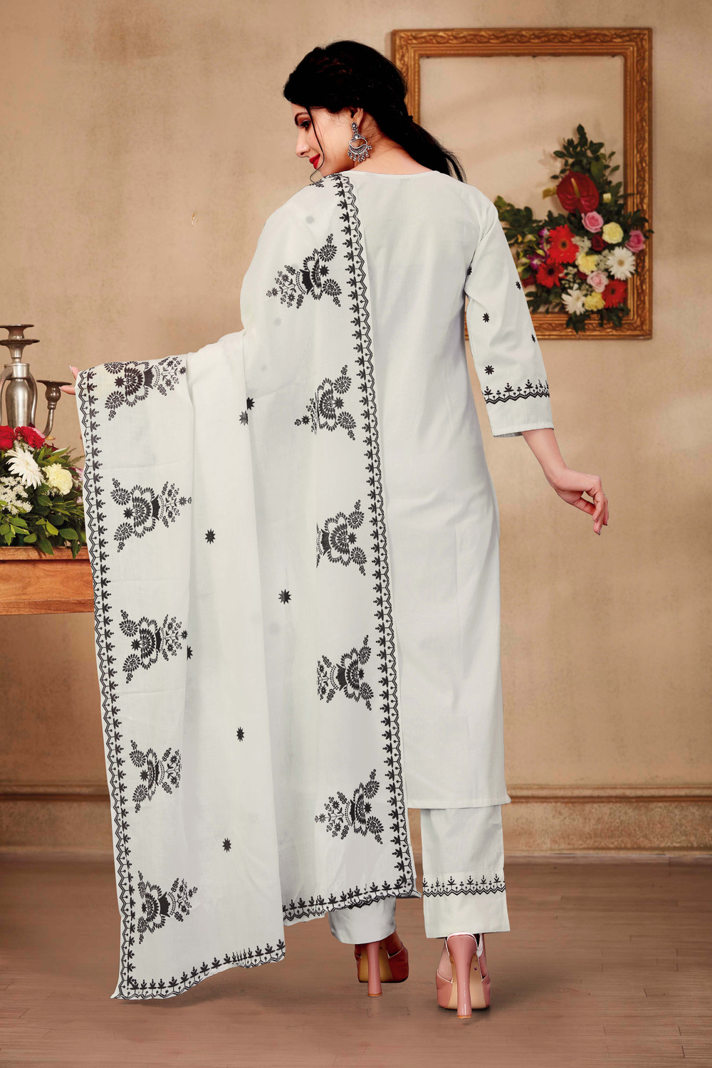 Image of Vivisha Women Kurti Pant Dupatta Set