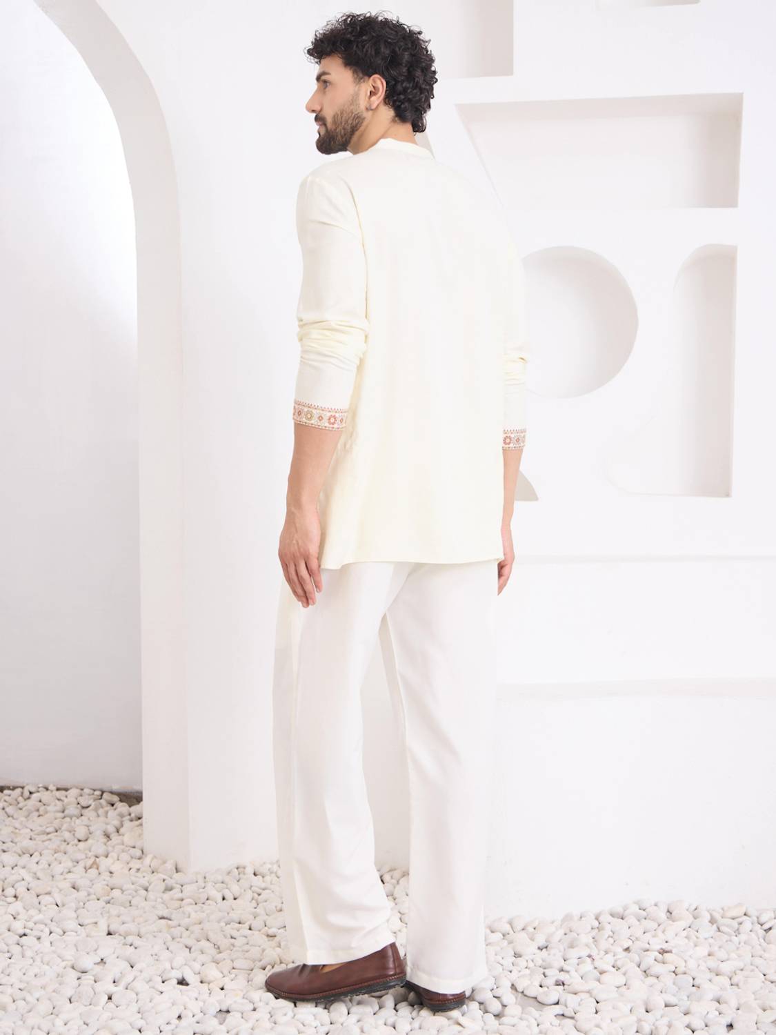 House of Pataudi Men Kurta Pyjama Set - Image 3