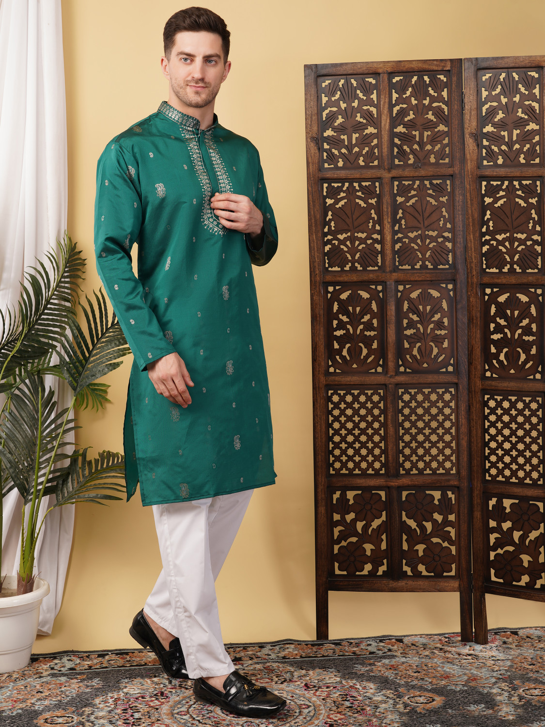 Image of ADHIRAJAN Printed Pure Silk Straight Kurta for Men (Green)