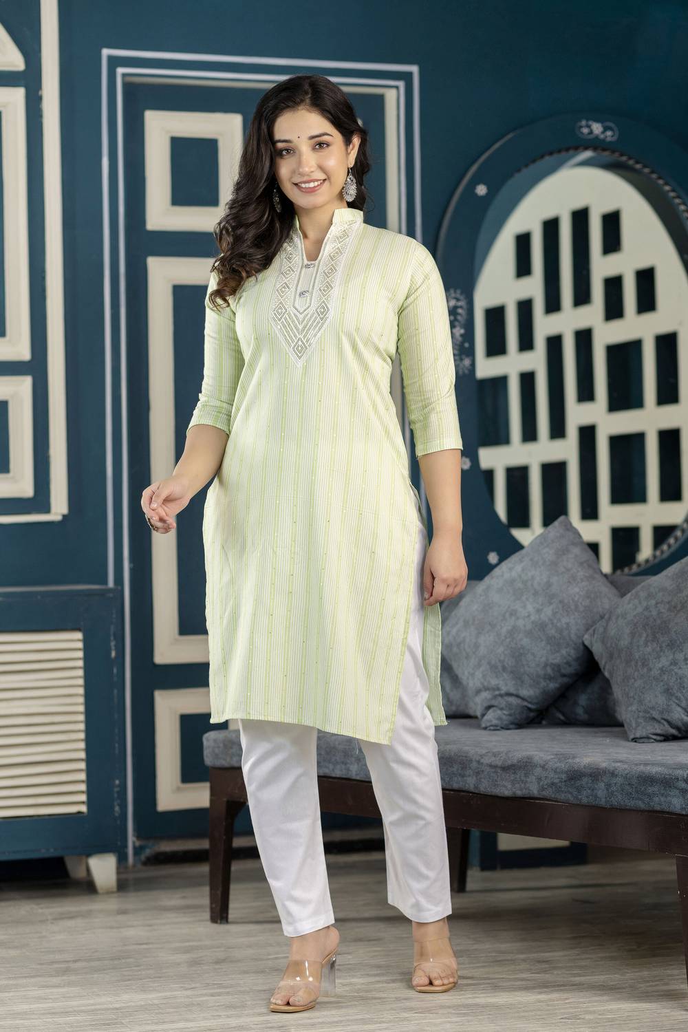 ATTIREGURU Women Kurti Pant Set