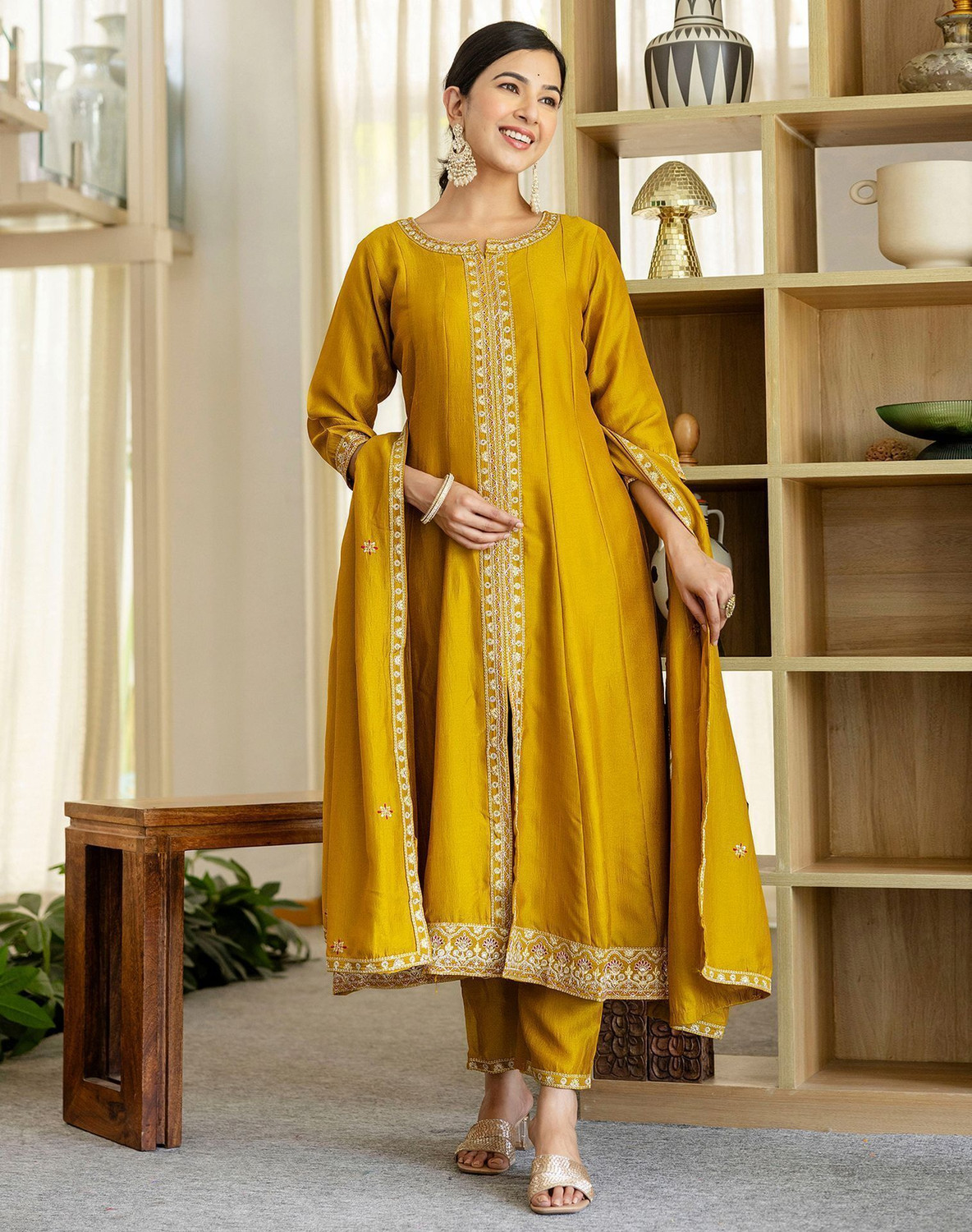 Image of Skylee Women Kurta Pant Dupatta Set
