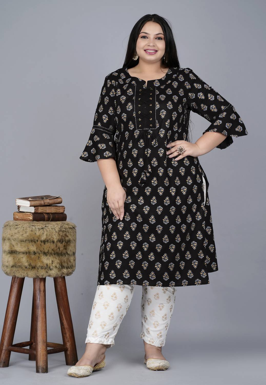Pearl Ind Women Printed Viscose Rayon Straight Kurta (Black, Gold