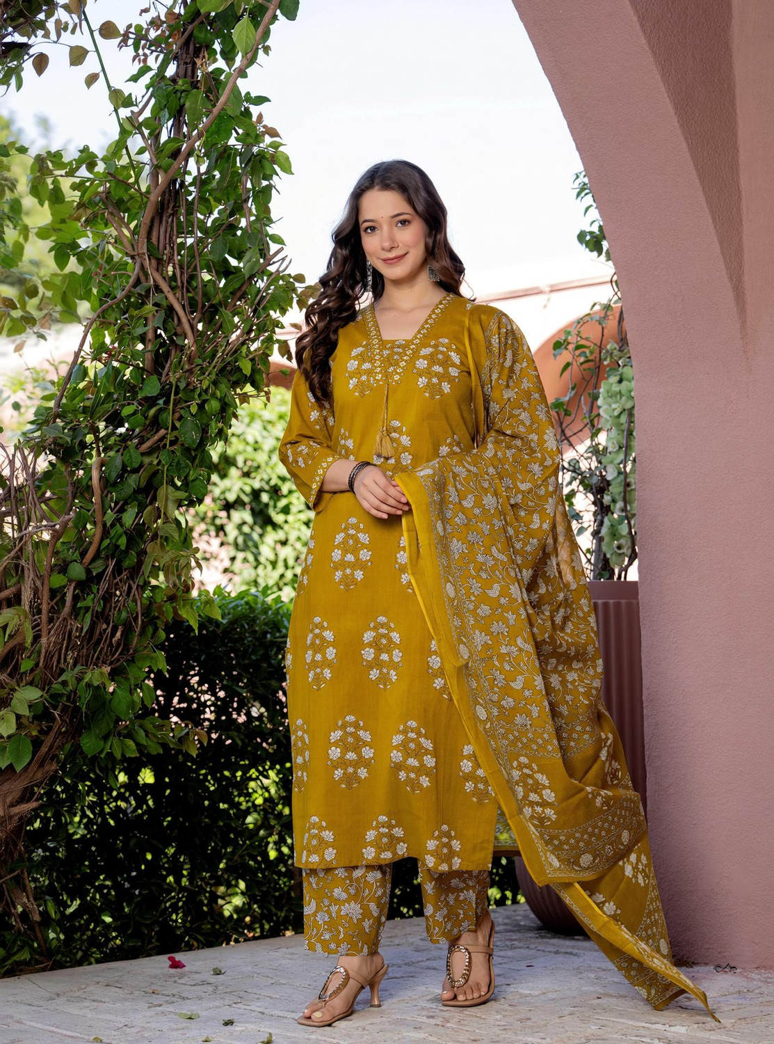 Image of GEKHA Women Kurta Pant Dupatta Set