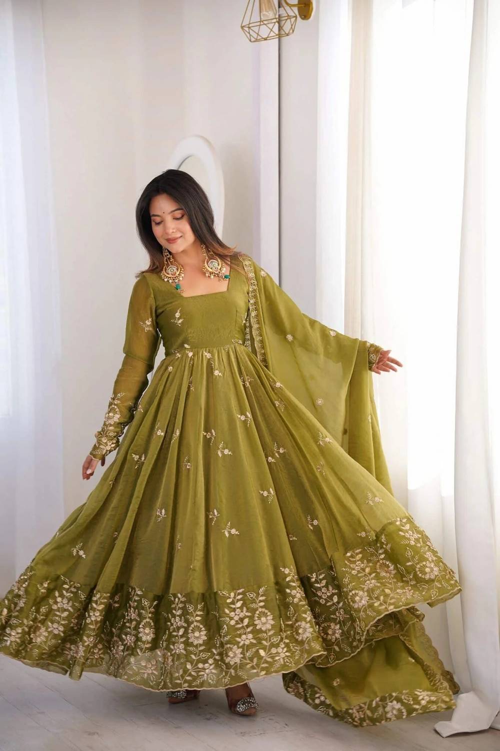 Dresser Women Kurta Pant Dupatta Set