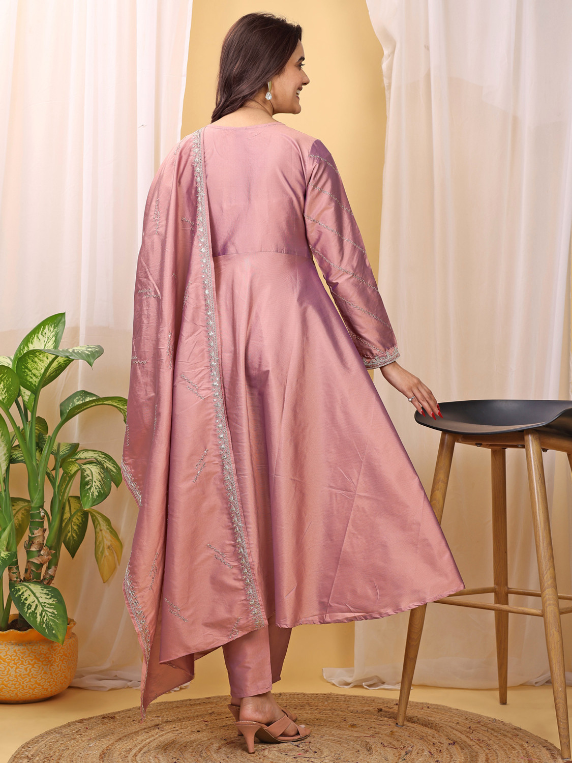 Image of AYUKTA INTERNATIONAL Women Kurta Pant Dupatta Set