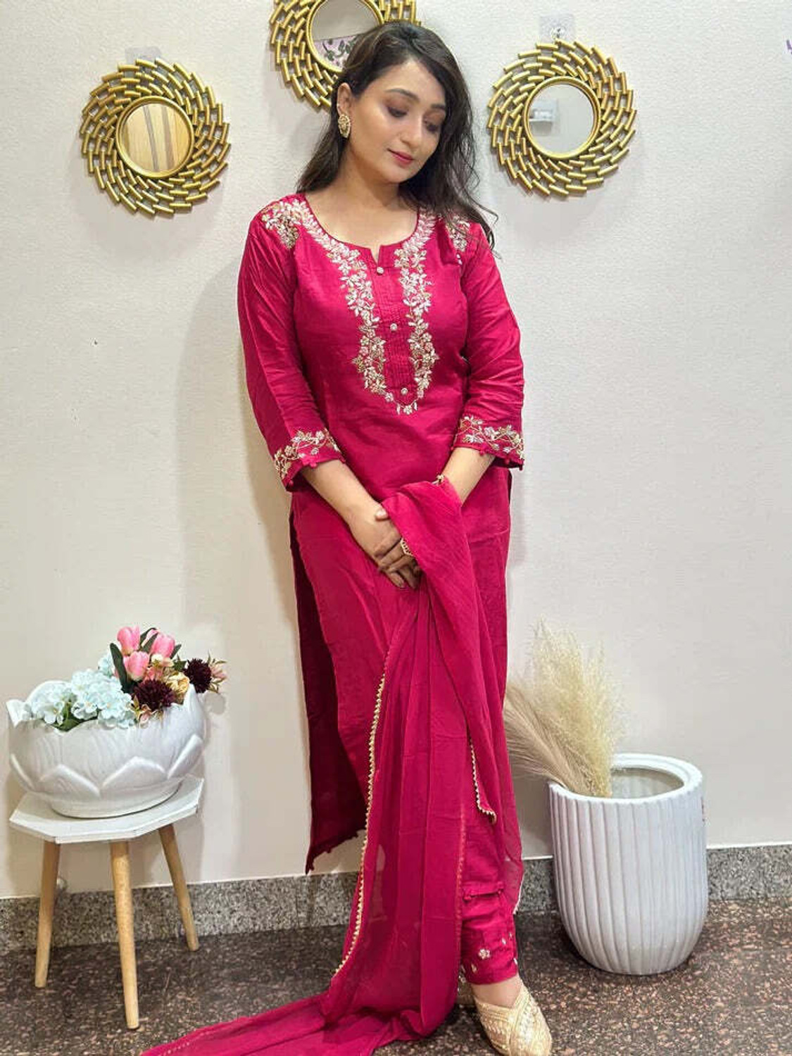 Image of kanjivarni Women Kurta Pant Dupatta Set