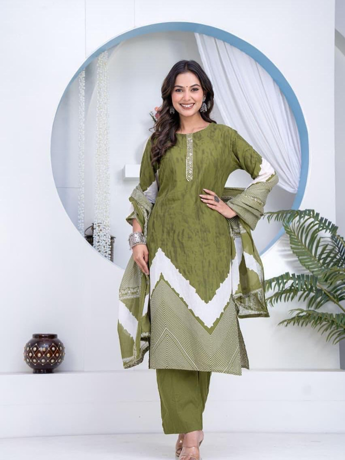 Image of HARROZ Women Kurta Pant Dupatta Set