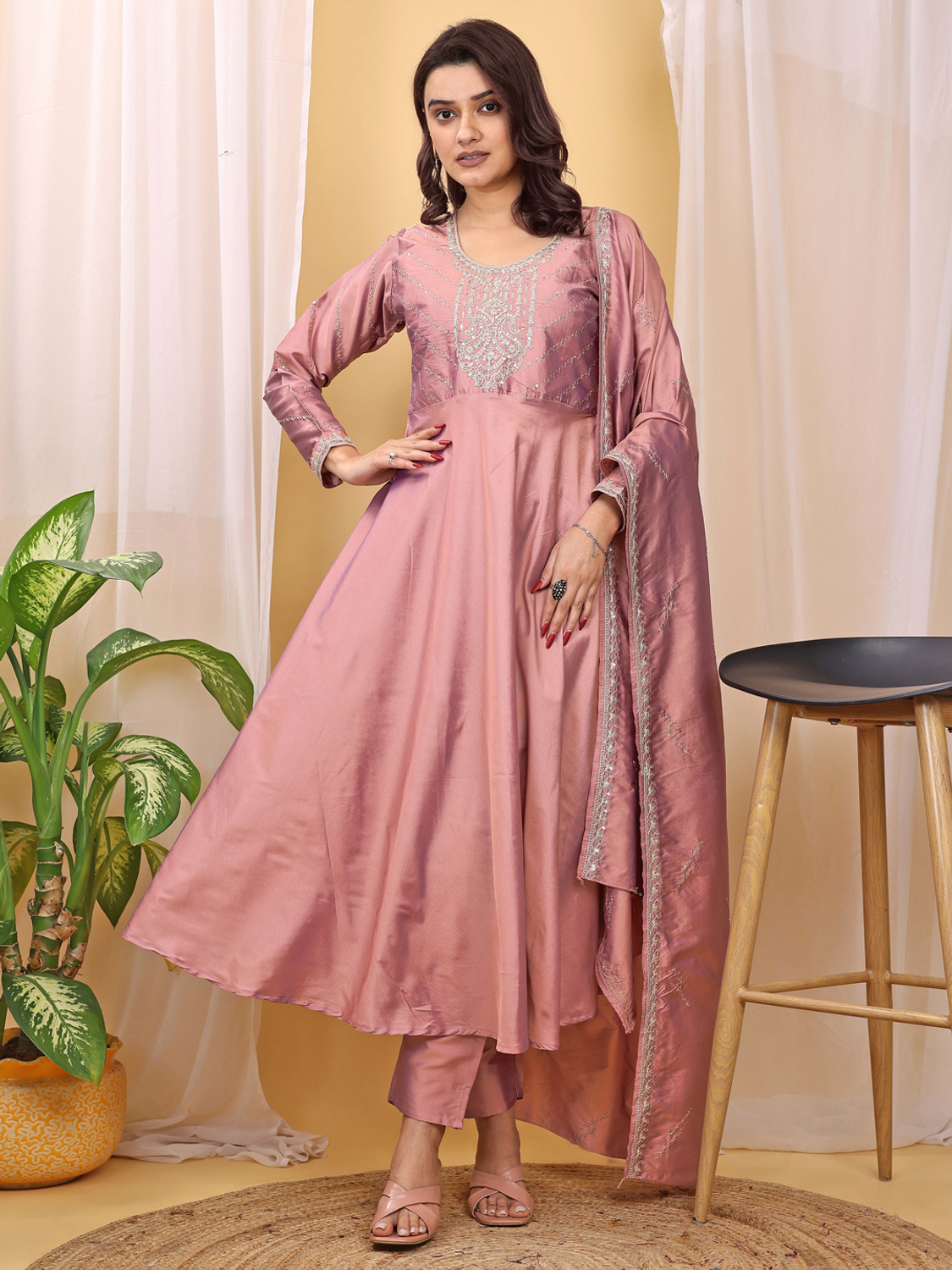 Image of AYUKTA INTERNATIONAL Women Kurta Pant Dupatta Set