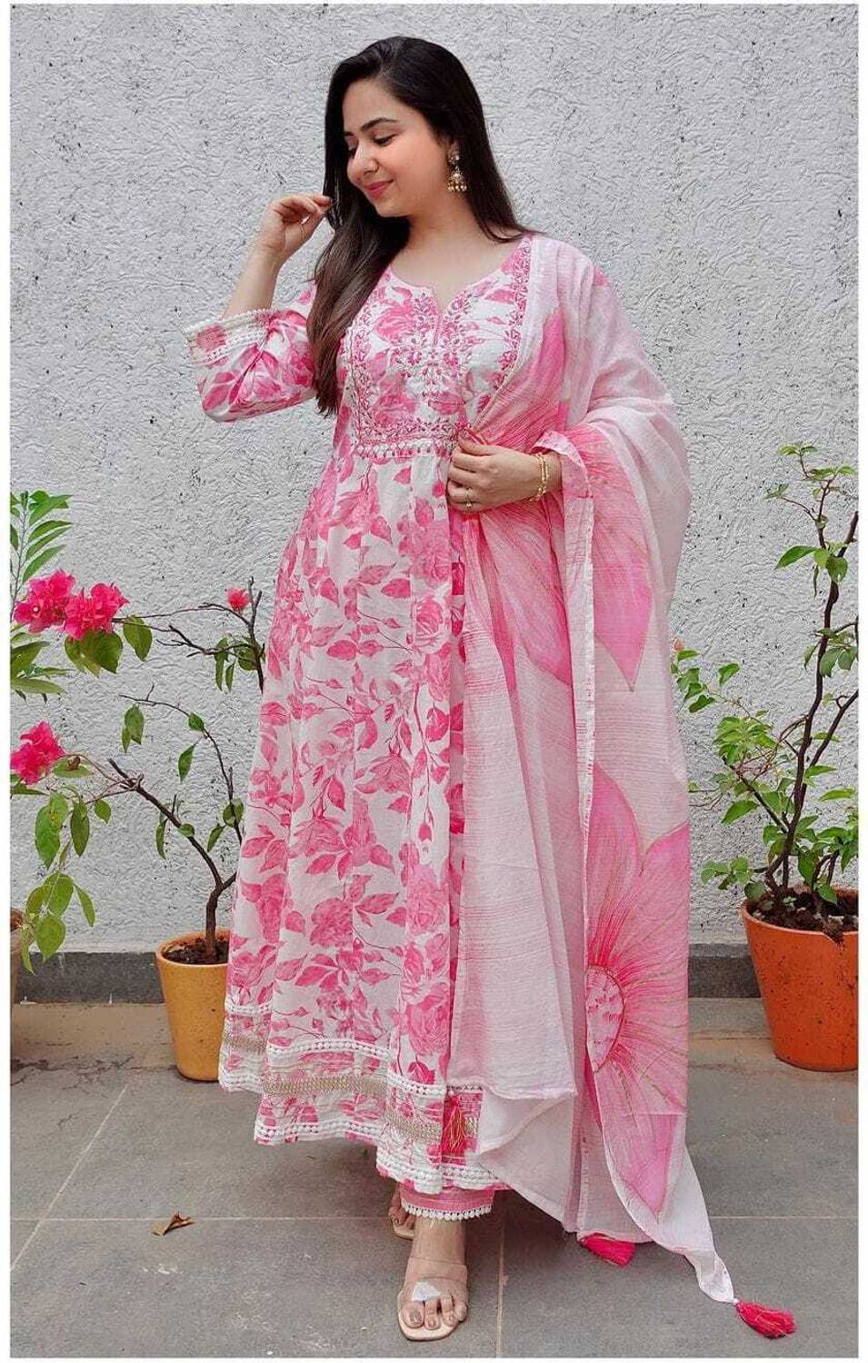 RR UNIQUE Women Kurti Pant Dupatta Set