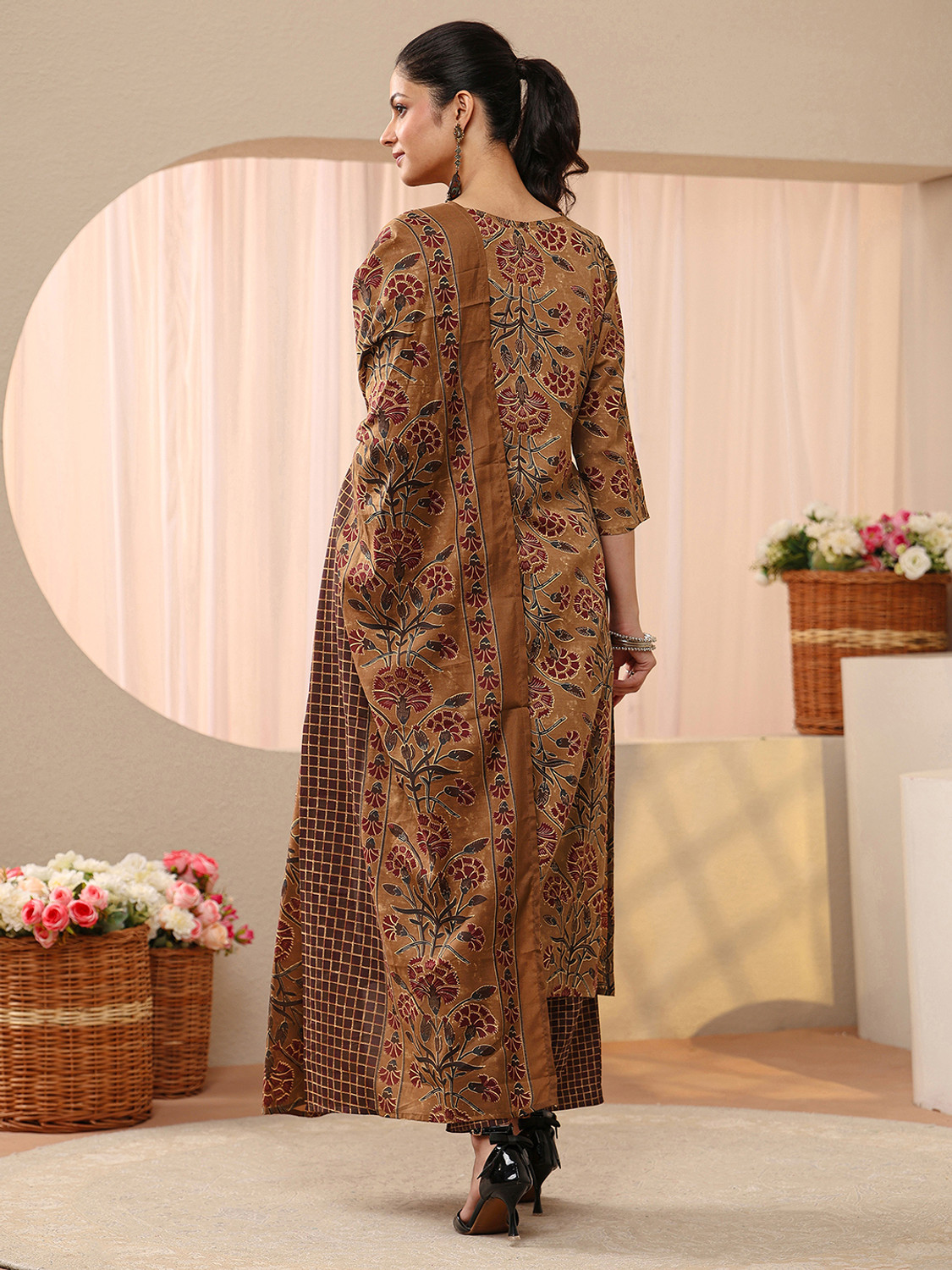 Image of GERUA BY LIBAS Women Kurta Pant Dupatta Set