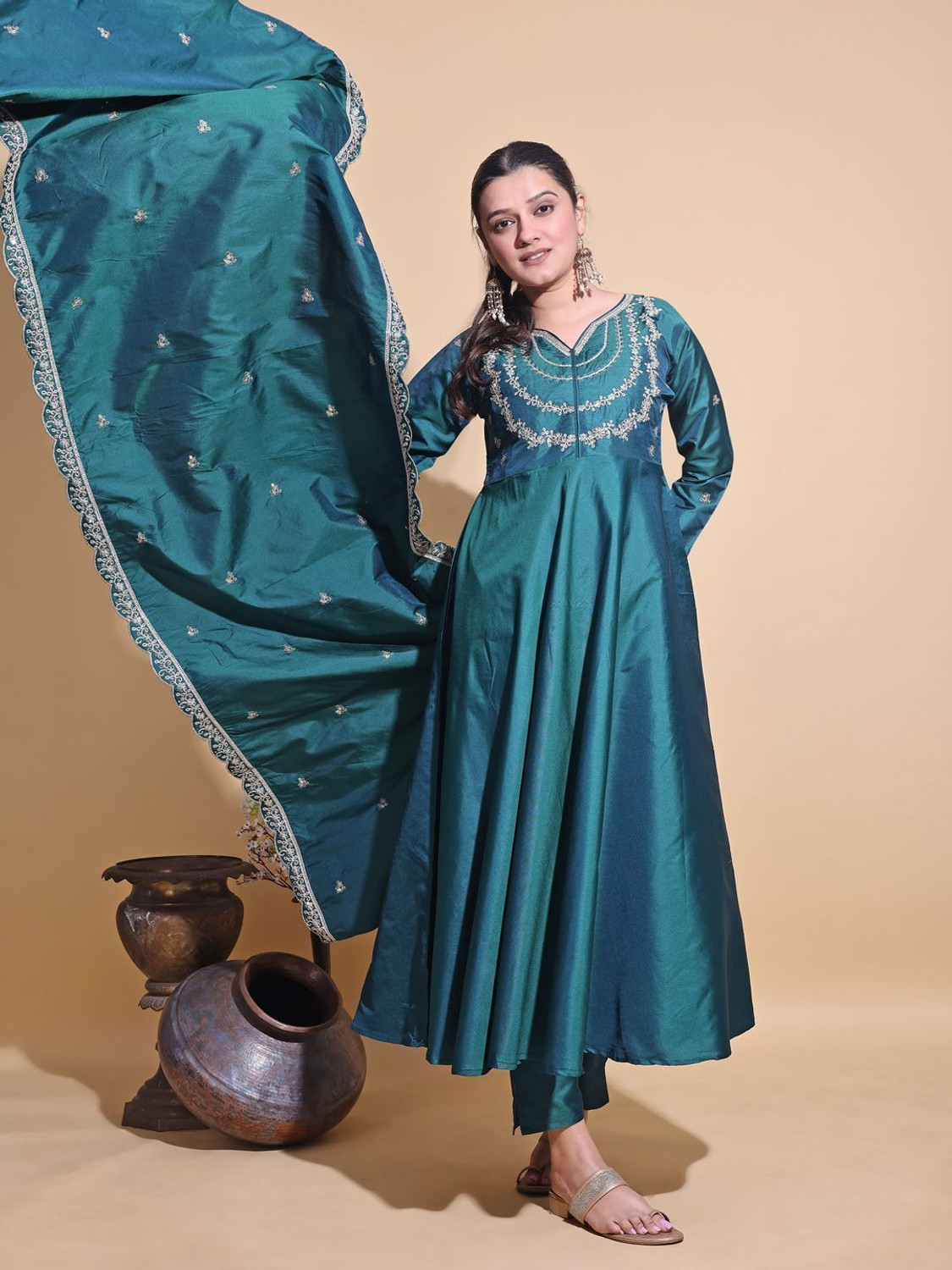 Image of AYUKTA INTERNATIONAL Women Kurti Pant Dupatta Set